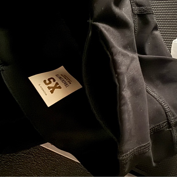 Tracksmith Women’s Allston running tights in Black, XS - Picture 12 of 12